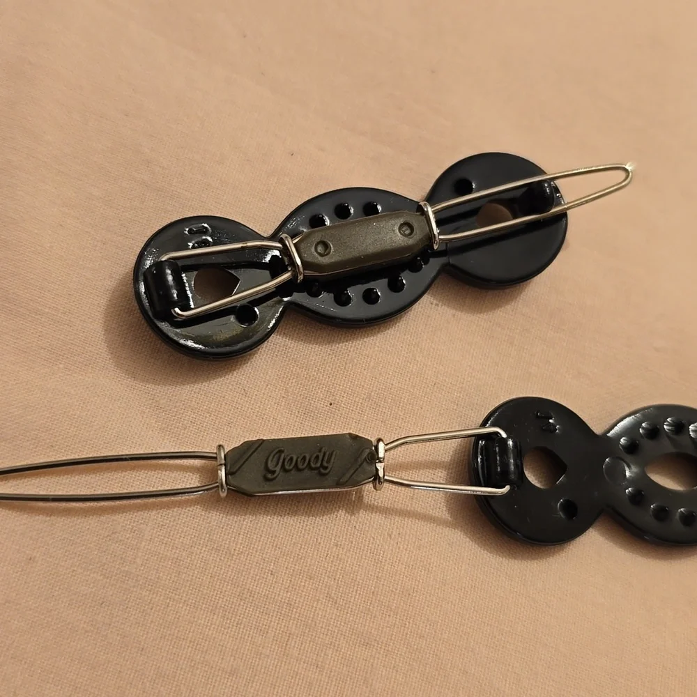 Goody Set of 2 Infinity Twist Hair Clips - NEW